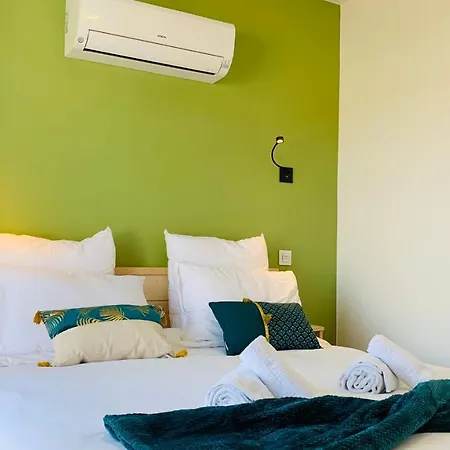 La Fregate Maison Avec Piscine/parking/wifi/plages 5kms Ferienhaus