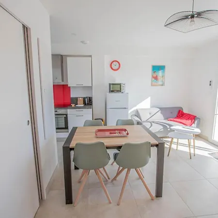 La Fregate Maison Avec Piscine/parking/wifi/plages 5kms Ferienhaus