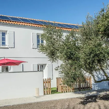 La Fregate Maison Avec Piscine/parking/wifi/plages 5kms Ferienhaus