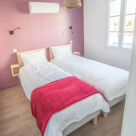 La Fregate Maison Avec Piscine/parking/wifi/plages 5kms Ferienhaus