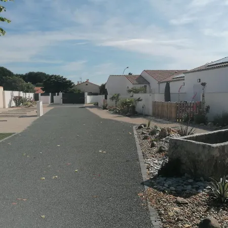 La Fregate Maison Avec Piscine/parking/wifi/plages 5kms *